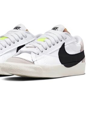 Nike Women's Blazer Low '77 Jumbo Trainers Size 9